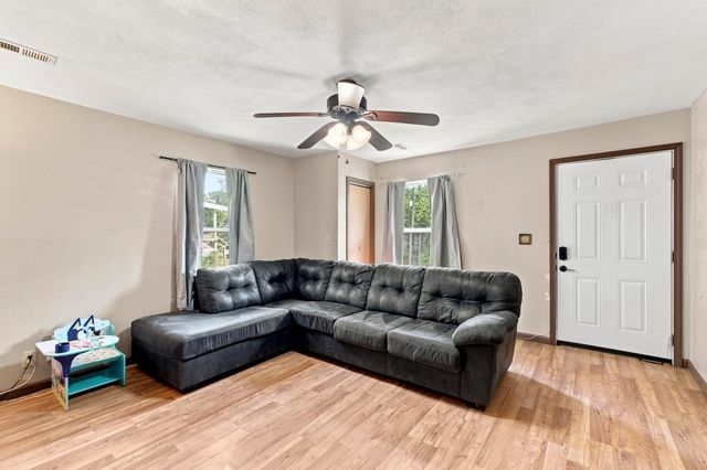 1211 N Warren Avenue, Springfield, MO 65802