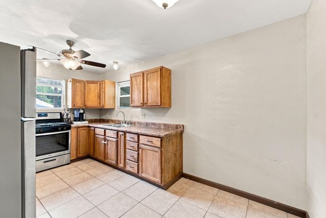 1211 N Warren Avenue, Springfield, MO 65802