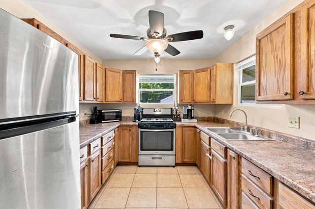 1211 N Warren Avenue, Springfield, MO 65802