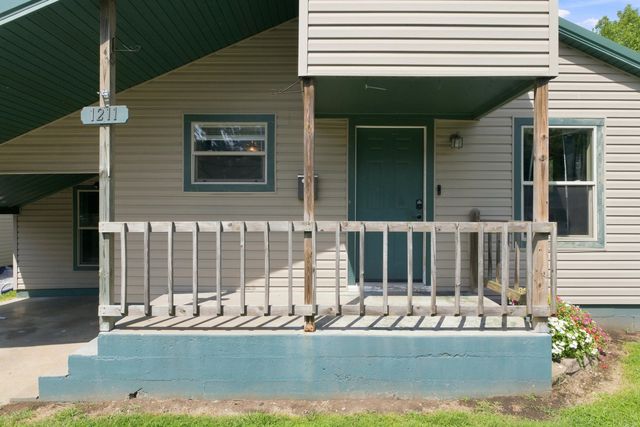 1211 N Warren Avenue, Springfield, MO 65802