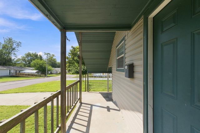 1211 N Warren Avenue, Springfield, MO 65802