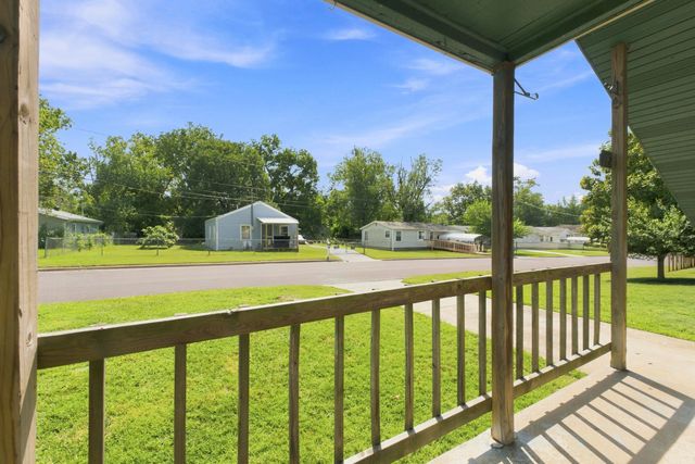 1211 N Warren Avenue, Springfield, MO 65802