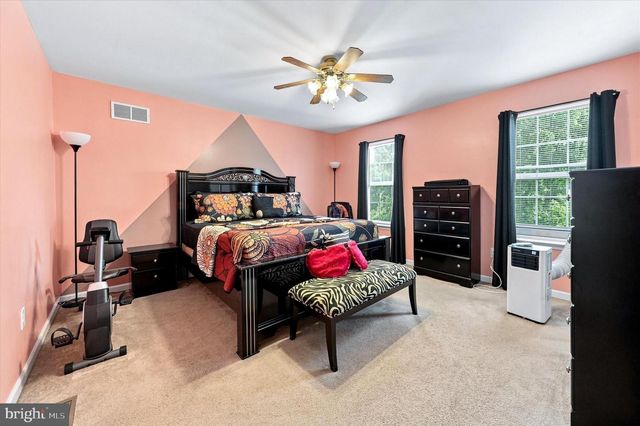 325 LATROBE DR, Newark, DE 19702