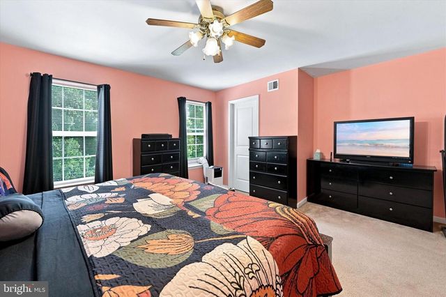 325 LATROBE DR, Newark, DE 19702