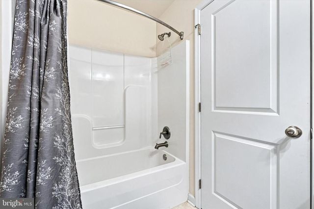 325 LATROBE DR, Newark, DE 19702
