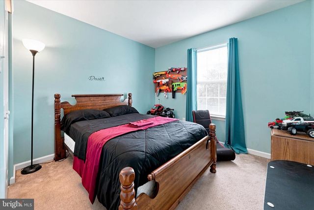 325 LATROBE DR, Newark, DE 19702