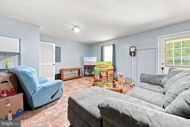 325 LATROBE DR, Newark, DE 19702
