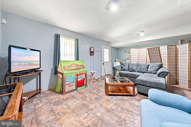 325 LATROBE DR, Newark, DE 19702