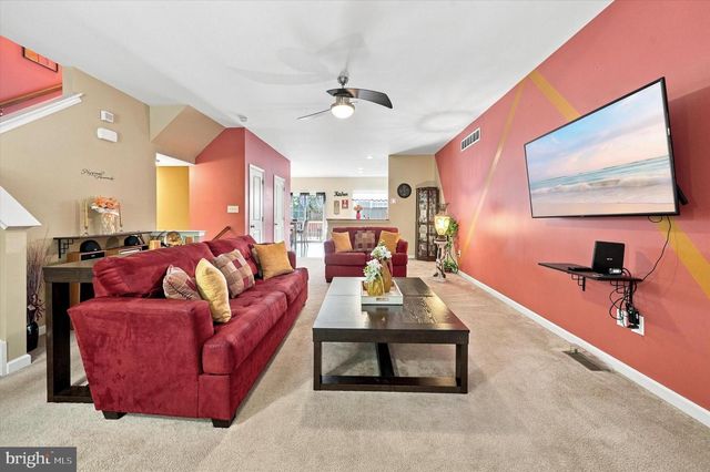 325 LATROBE DR, Newark, DE 19702