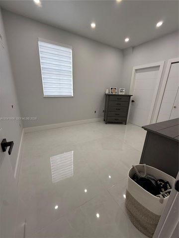 8037 W 36th Ave 6, Hialeah, FL 33018