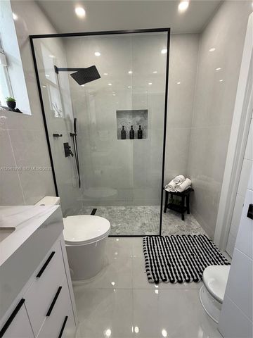 8037 W 36th Ave 6, Hialeah, FL 33018