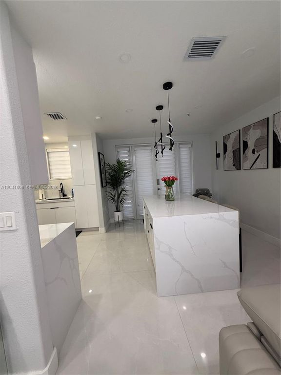 8037 W 36th Ave 6, Hialeah, FL 33018