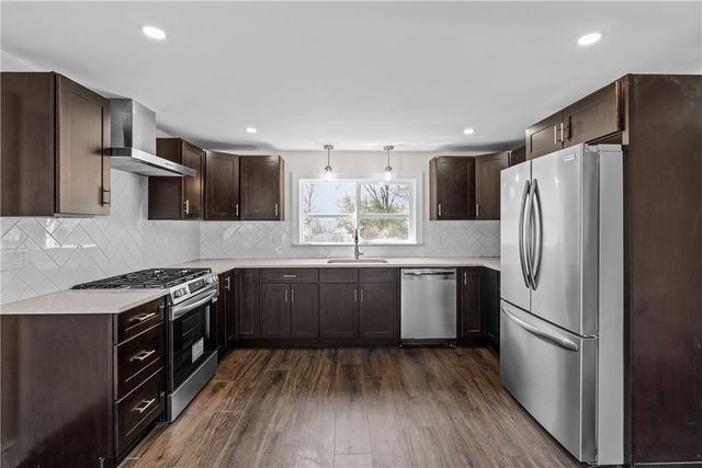 25 Gloria Street, Pawtucket, RI 02861
