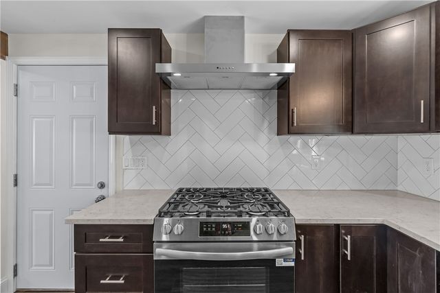 25 Gloria Street, Pawtucket, RI 02861