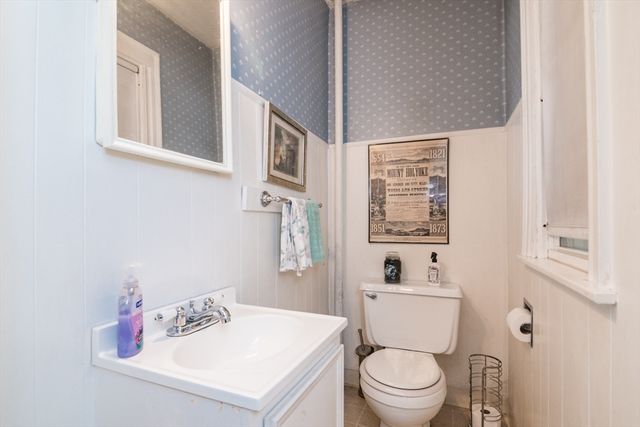 28 Rencelau St, Springfield, MA 01118