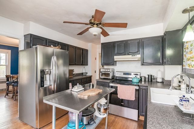 28 Rencelau St, Springfield, MA 01118