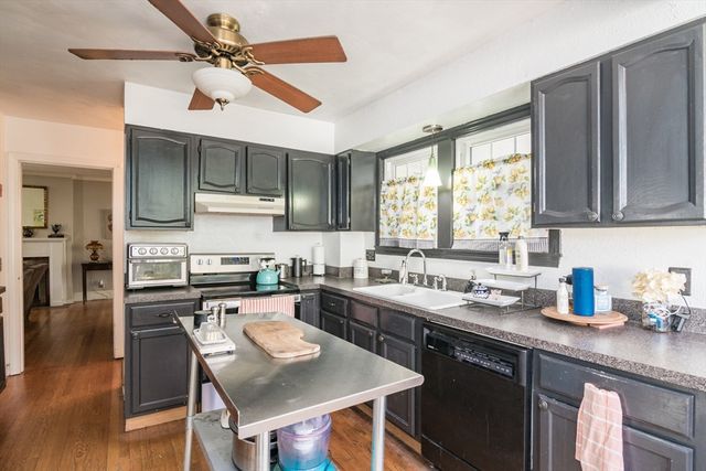 28 Rencelau St, Springfield, MA 01118