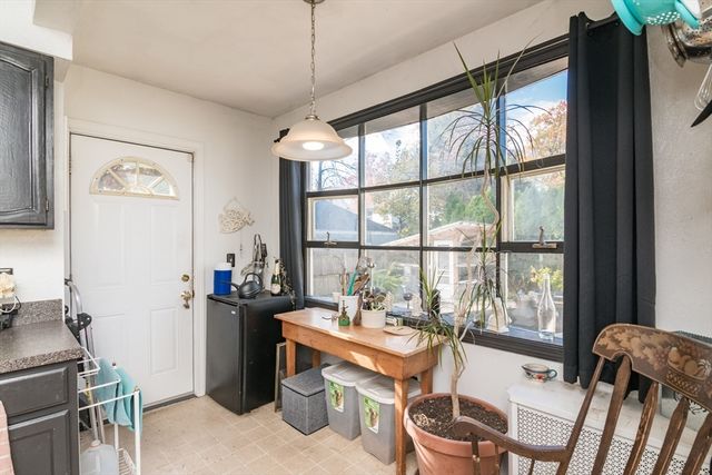 28 Rencelau St, Springfield, MA 01118