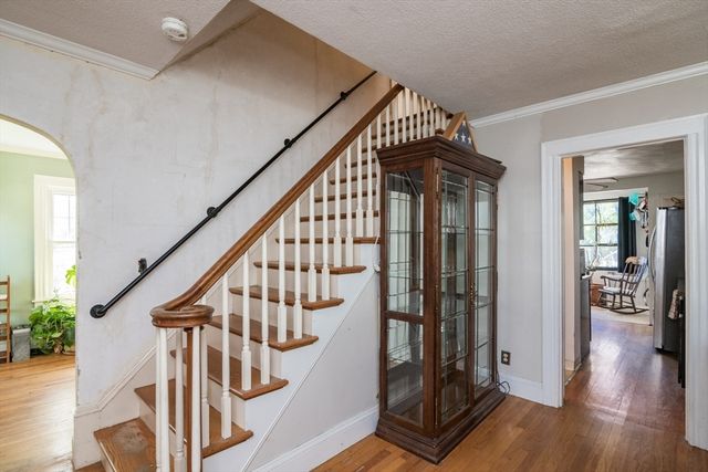 28 Rencelau St, Springfield, MA 01118