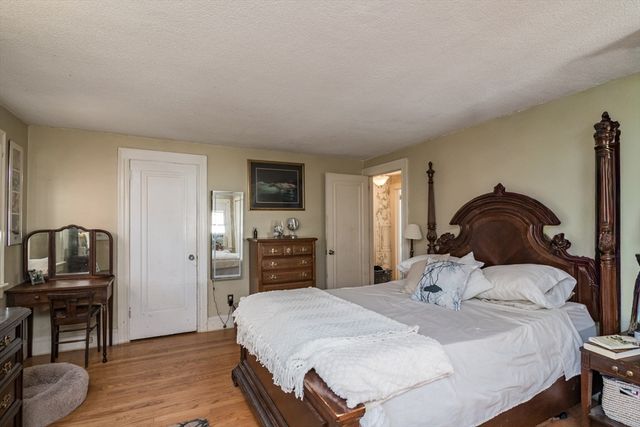 28 Rencelau St, Springfield, MA 01118