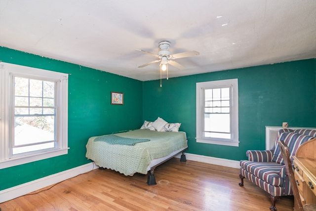 28 Rencelau St, Springfield, MA 01118