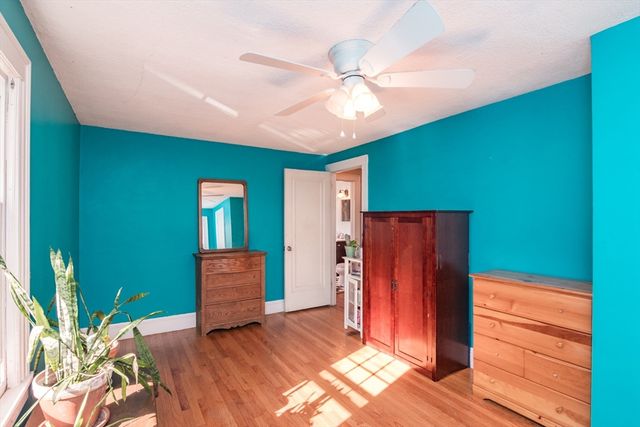 28 Rencelau St, Springfield, MA 01118