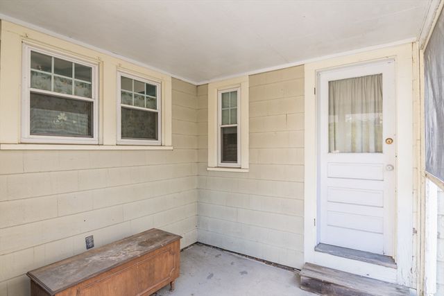 28 Rencelau St, Springfield, MA 01118