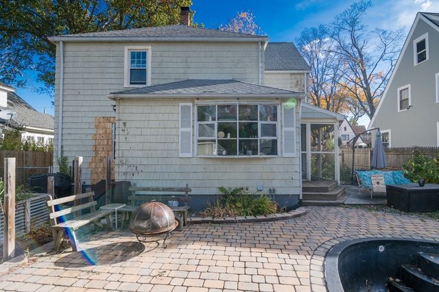 28 Rencelau St, Springfield, MA 01118