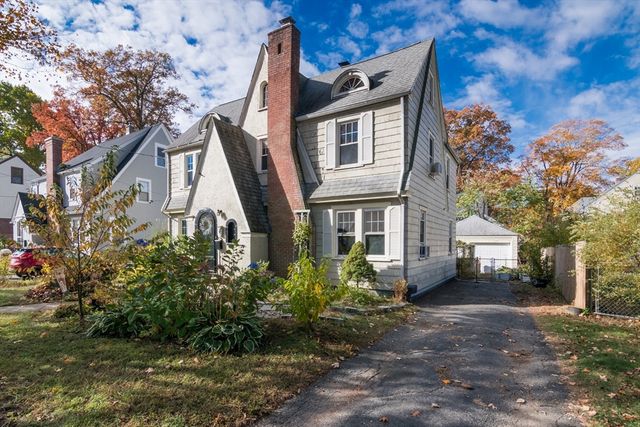 28 Rencelau St, Springfield, MA 01118