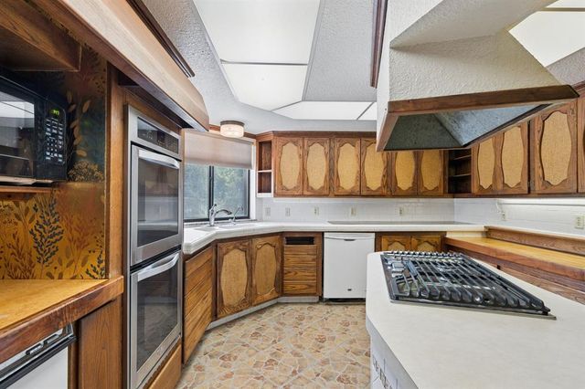 14224 Edmond Lake Road, Jones, OK 73049