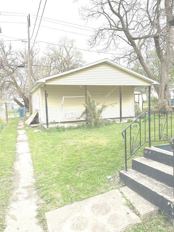 1221 E CHESTNUT Street, Kankakee, IL 60901