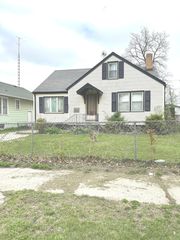 1221 E CHESTNUT Street, Kankakee, IL 60901