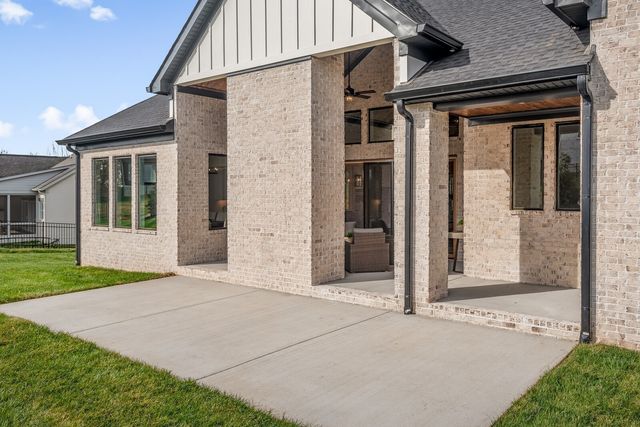 5704 Nola Dr, Arrington, TN 37014