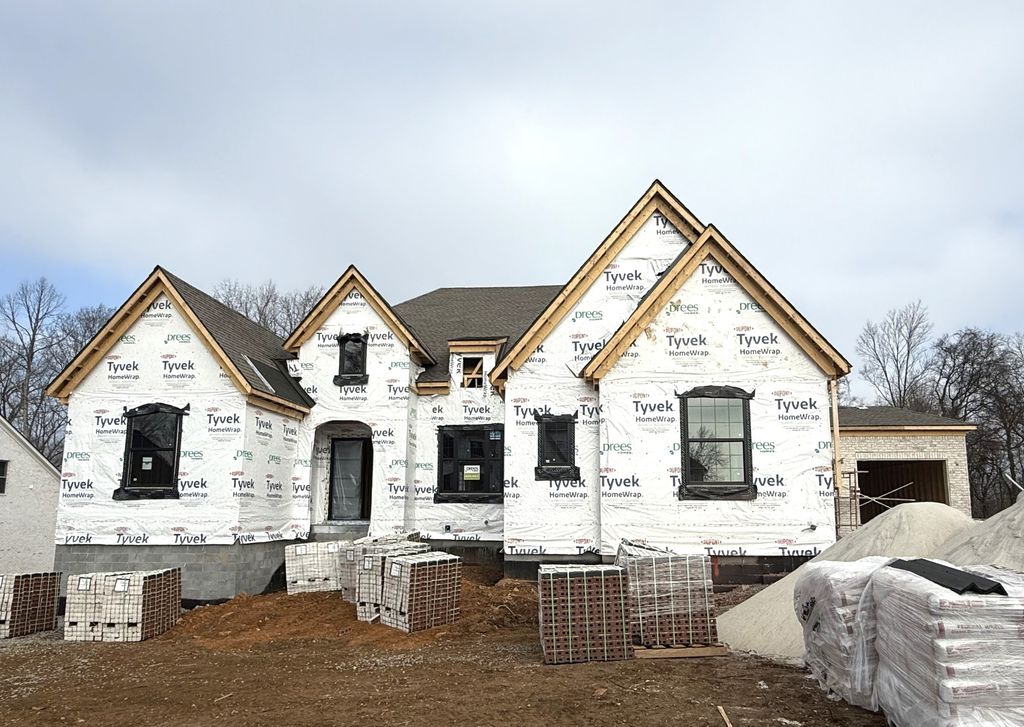 5704 Nola Dr, Arrington, TN 37014