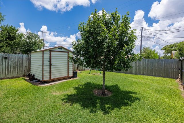 1037 Collingswood Dr, Corpus Christi, TX 78412