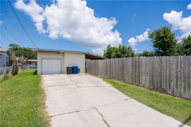 1037 Collingswood Dr, Corpus Christi, TX 78412