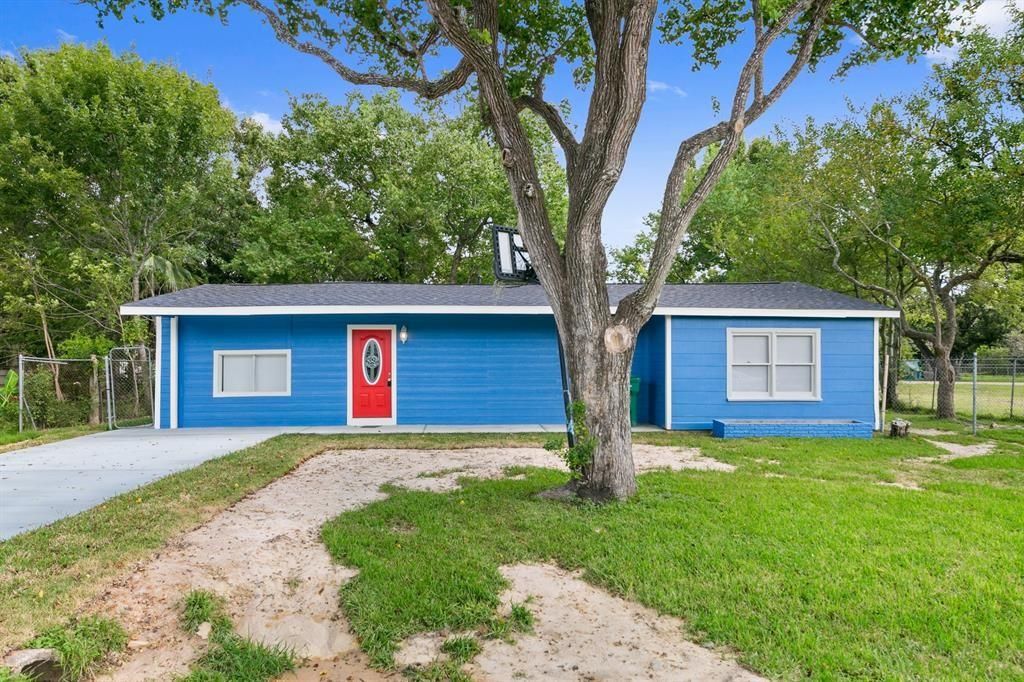 619 Avenue B, La Marque, TX 77568