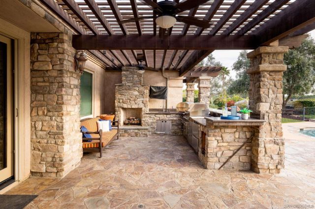 15130 Saddlebrook Ln, Poway, CA 92064