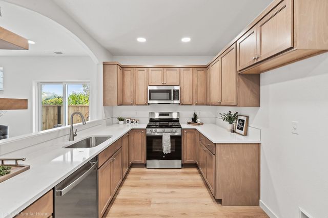 226 N Viewmont Ct, Greenacres, WA 99016
