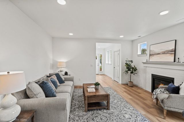 226 N Viewmont Ct, Greenacres, WA 99016