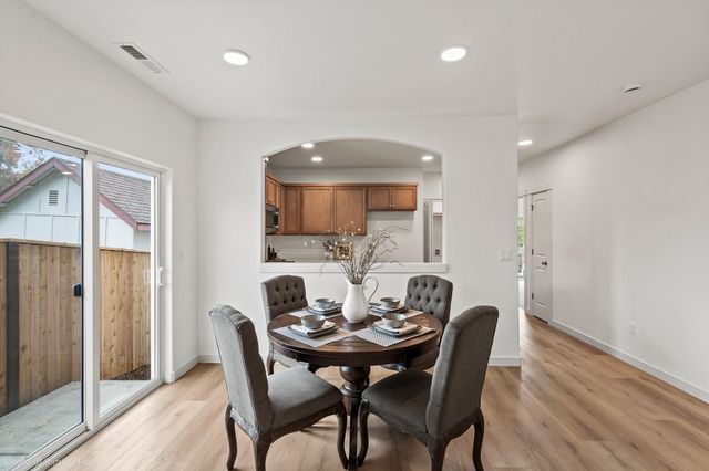 226 N Viewmont Ct, Greenacres, WA 99016