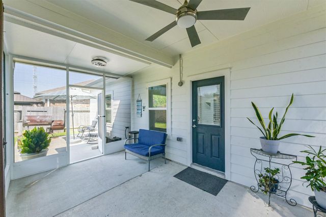 10018 Chase Court, Baytown, TX 77521