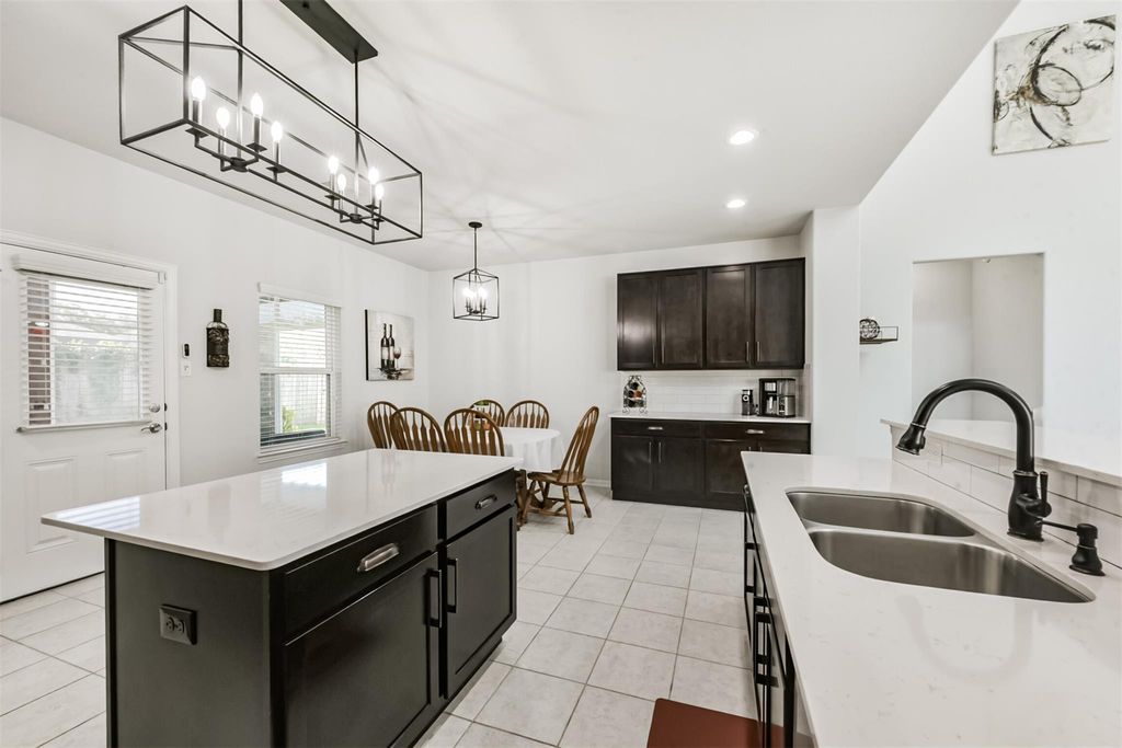 10018 Chase Court, Baytown, TX 77521