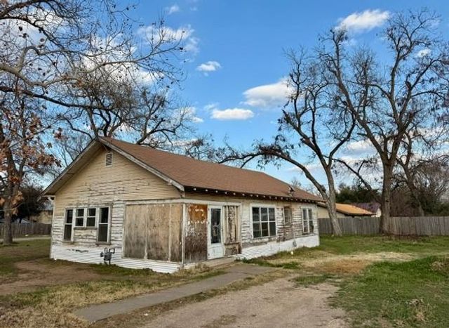 805 N Central Ave, Cameron, TX 76520