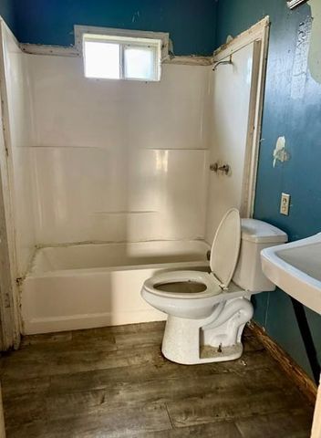 805 N Central Ave, Cameron, TX 76520