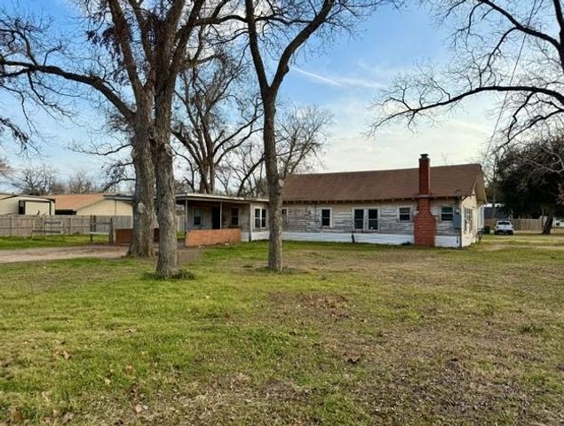 805 N Central Ave, Cameron, TX 76520