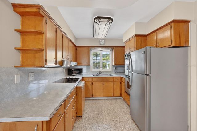 1610 VALENCIA DRIVE W, Largo, FL 33778