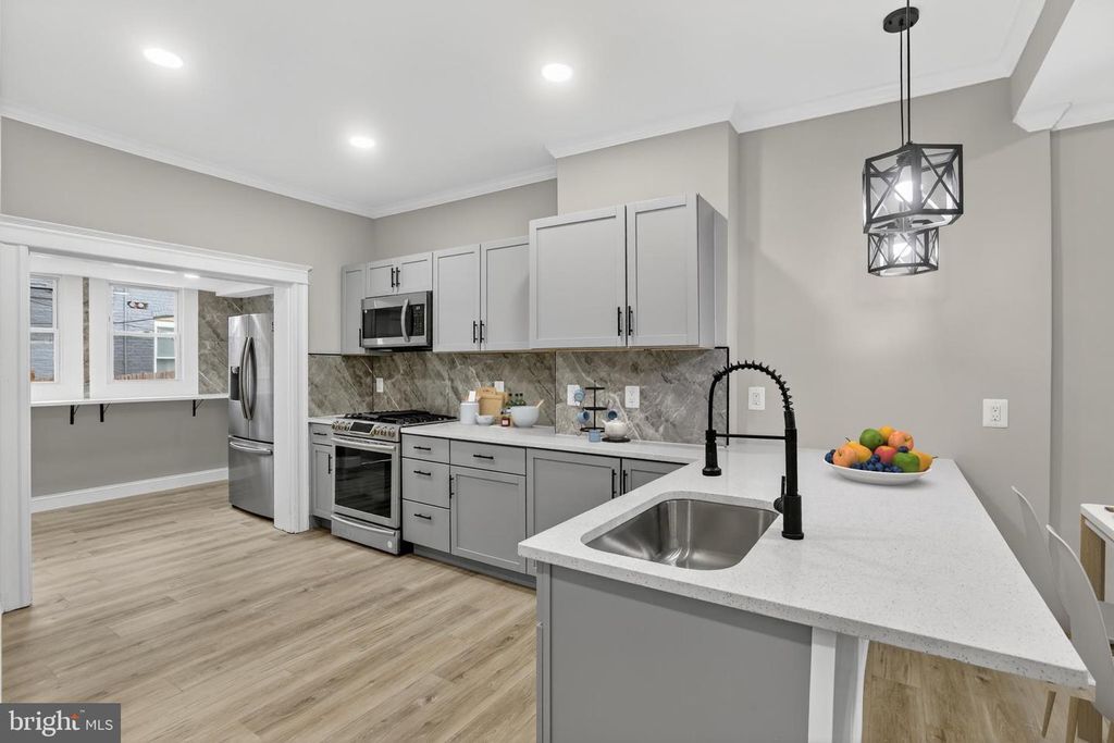 3030 MCELDERRY ST, Baltimore, MD 21205