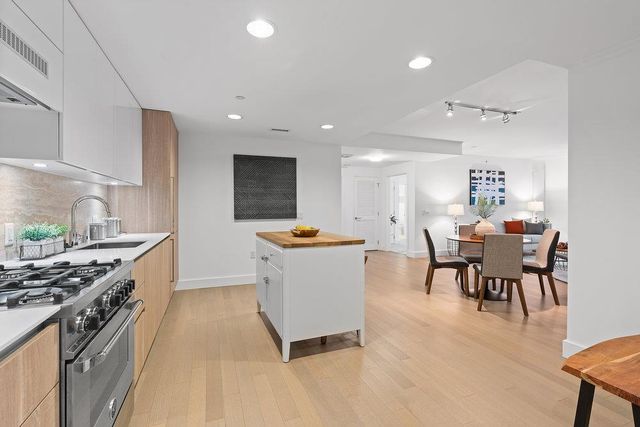 8 Buchanan Street 300, San Francisco, CA 94102