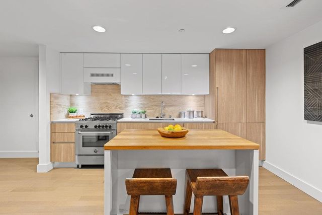 8 Buchanan Street 300, San Francisco, CA 94102